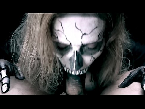 ❤️ Demona knabino suĉanta kokon per sia nigra buŝo kaj glutante kumon. Pornofilmo ĉe eo.pornohammer.ru